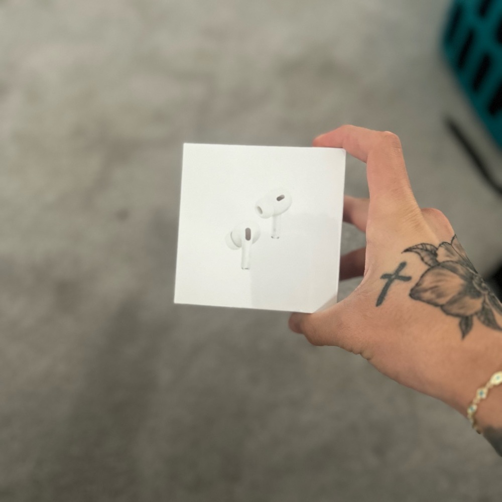 Apple AirPod Pro Gen 2 - Picture 2 of 3